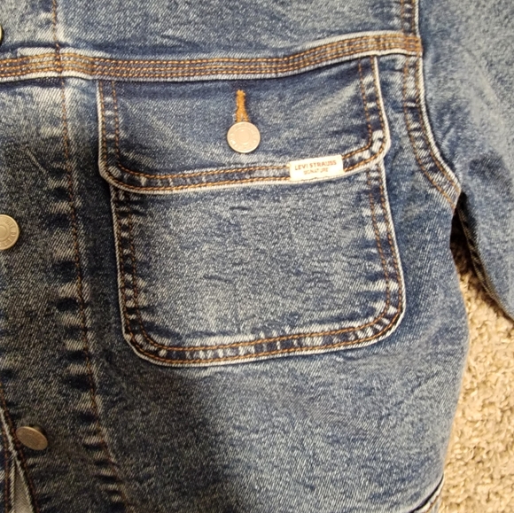 Levi Strauss relaxed trucker Denim cropped jacket - Picture 3 of 7